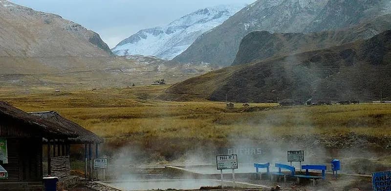 Aguas Calientes La Raya, Peru